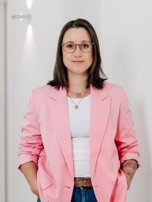 Vanessa Exner Heuse Interim